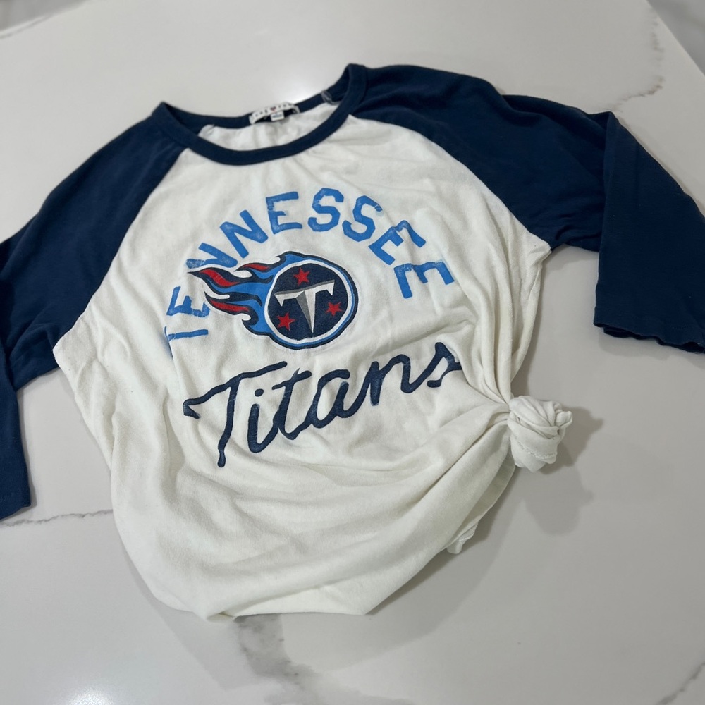 Tennessee Titans 3/4 sleeve Henley Tee sz. L